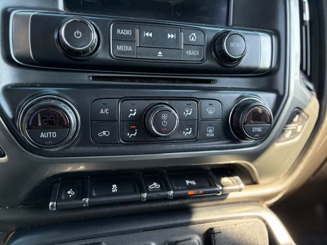 Chevrolet Silverado 5.3 LTZ 4WD CC DOB CAB AT 4P 2019 - Imagen 19