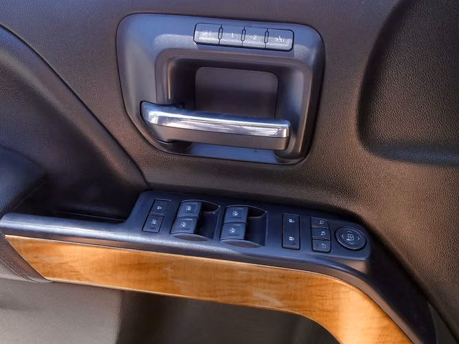 Chevrolet Silverado LTZ 4WD 5.3 2019 - Imagen 16