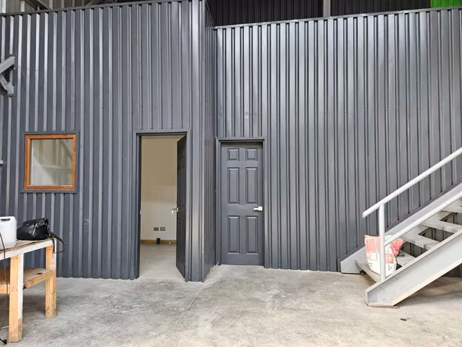 Bodega casi nueva en Parque Apiasmontt (147350)