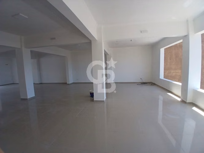 Moderno Edificio, Uso Comercial, Centro