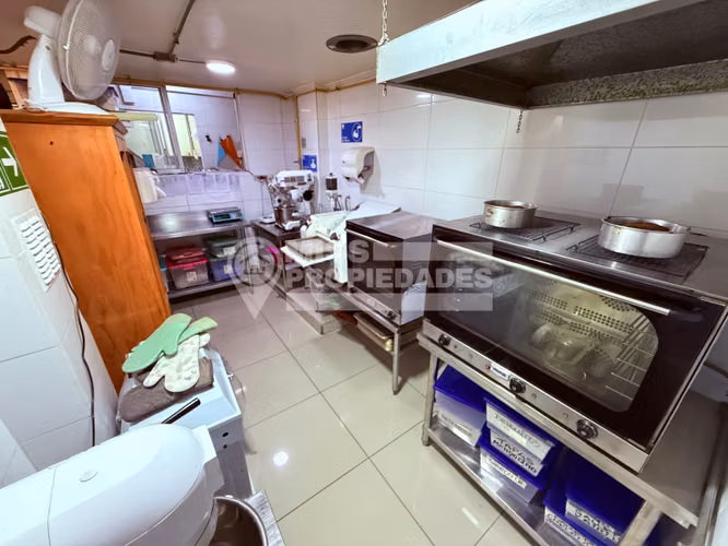 VENDE DERECHO A LLAVE PASTELERIA/SANGUCHERIA