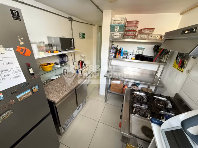VENDE DERECHO A LLAVE PASTELERIA/SANGUCHERIA