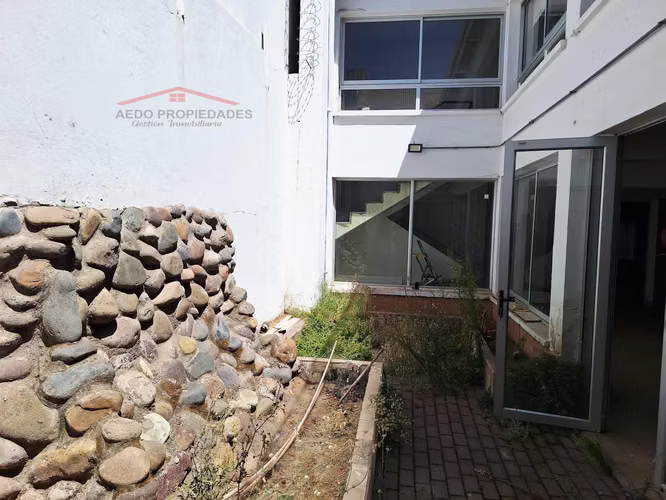 Se Vende Edificio con destino comercial en pleno corazón de la Ciudad de Quillota.