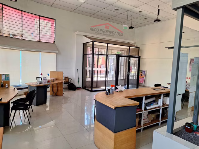 Se Arrienda Edificio con destino comercial en pleno corazón de la Ciudad de Quillota.
