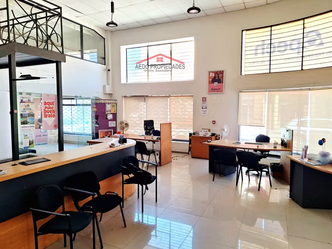 Se Arrienda Edificio con destino comercial en pleno corazón de la Ciudad de Quillota.