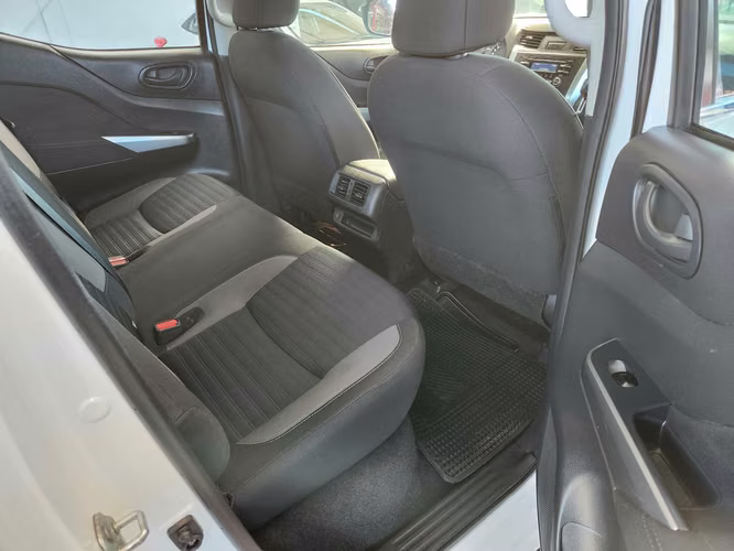 nissan NAVARA 4x2 SE full equipo, recibo vehiculo
