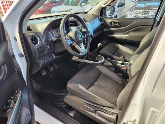 nissan NAVARA 4x2 SE full equipo, recibo vehiculo