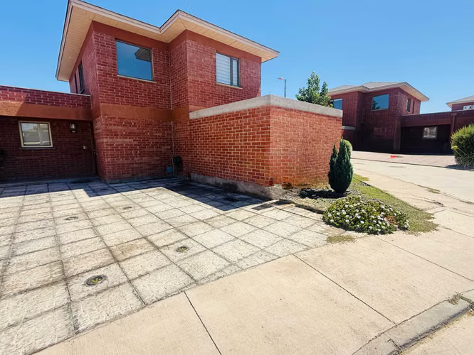 Venta casa Las Araucarias,3D3B, Piscina  (147640)