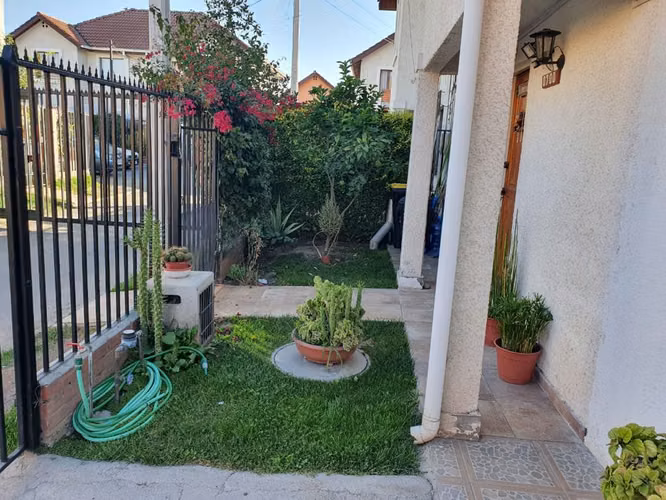 Se Vende casa con locales comerciales  en Santiago Maipu - Imagen 2