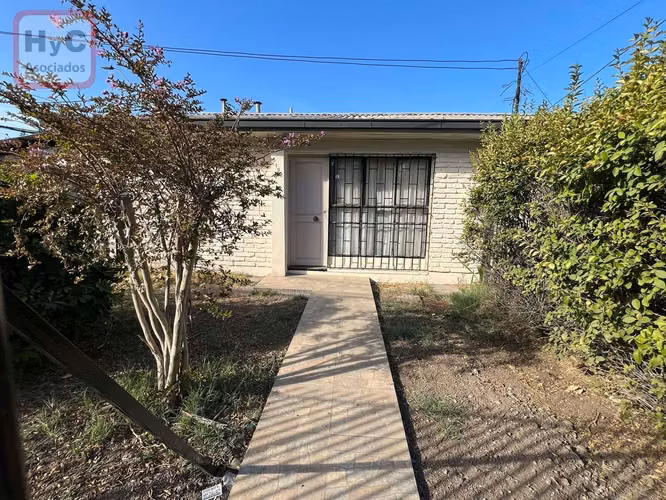 Encantadora casa con amplio jardín en barrio familiar y tranquilo