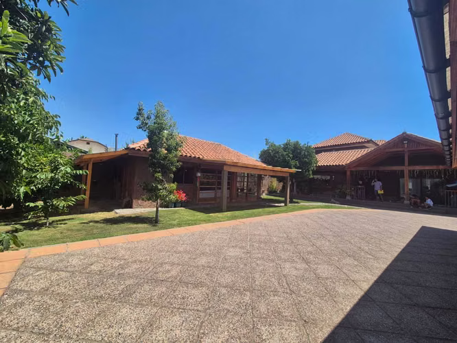 Casa aislada y barrio residencial (143251)