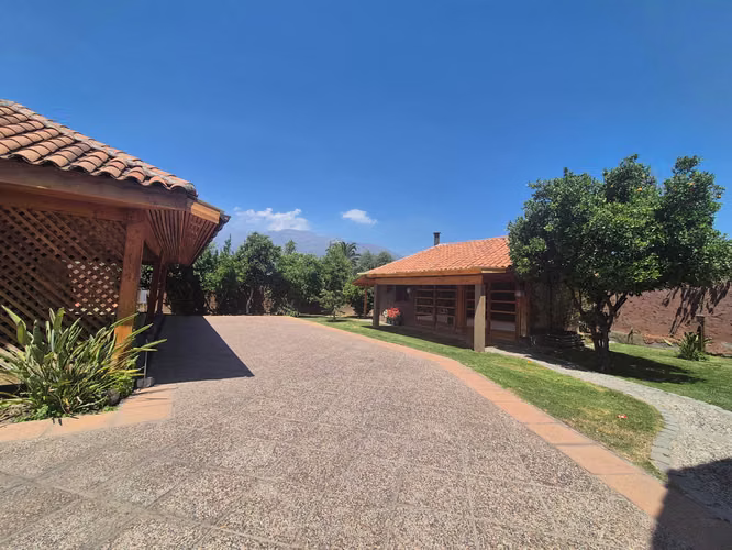 Casa aislada y barrio residencial (143251)