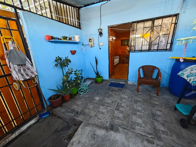 Se vende casa en pasaje Morro de Arica con Juan Bolívar