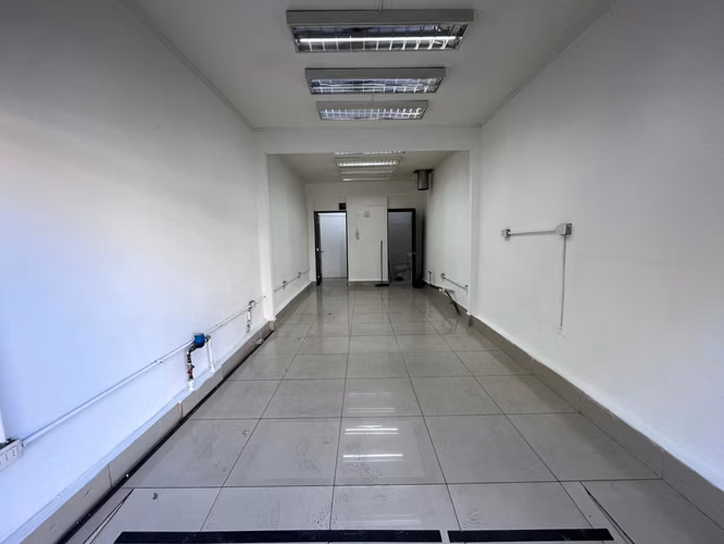 Local comercial de 27 m2, 1 cuadra del mercado