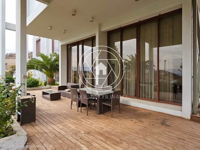 VENTA AMOBLADA Casa de 500 mts2 , 4D, 5B. en parcela 8.500 mts2.