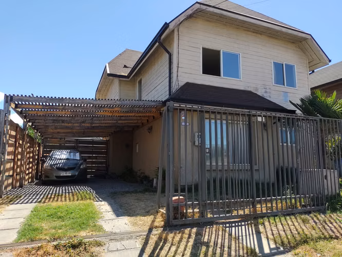 Hermosa casa en venta – Valles del Country, Av. del Agua, Talca