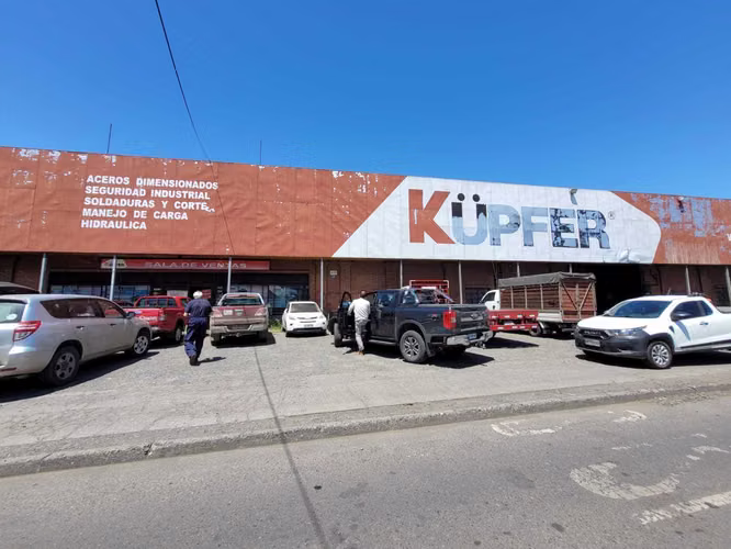 LOCAL COMERCIAL CON BODEGA EN AV. CAUPOLICANI (148065)