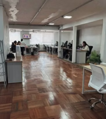 Oficina arriendo Huérfanos #1945, Santiago Centro ( Casco antiguo). Oficina Gastos comunes e internet incluido.