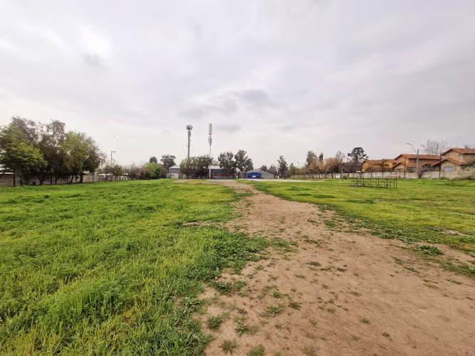 Gran Terreno 8.864 M2 con gimnacio en funcionamiento gran plusvalia