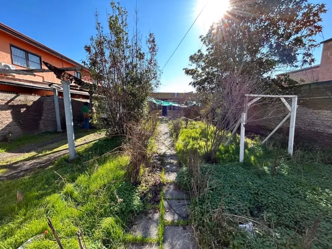 Venta Casa Como Terreno Para Inmobiliaria, En  Zona C .