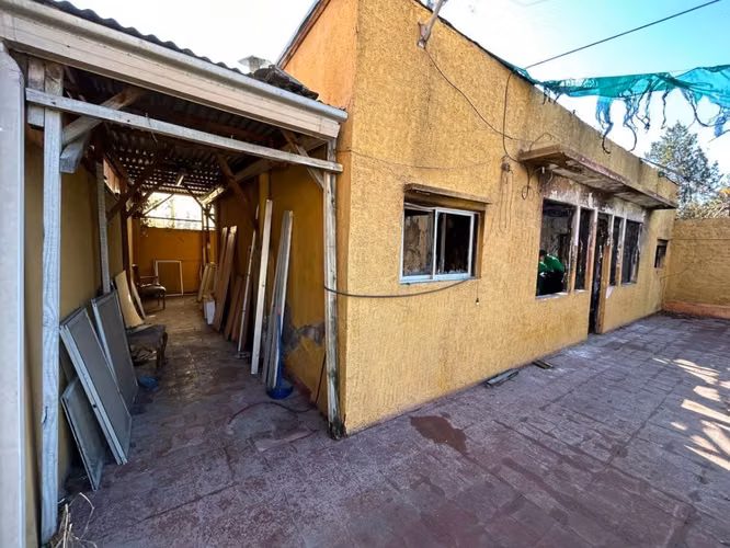 Venta Casa Como Terreno Para Inmobiliaria, En  Zona C .