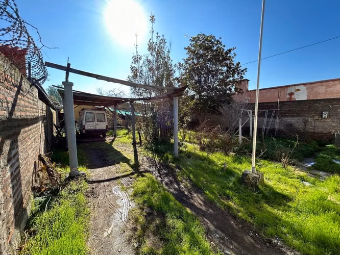 Venta Casa Como Terreno Para Inmobiliaria, En  Zona C .