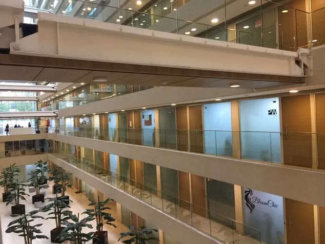 Cómoda Oficina, recepción y 2 privados, Estacionamiento