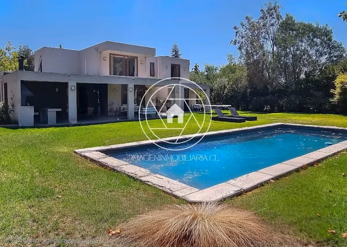VENTA Moderna Casa en Las Brisas de Chicureo. 5D,5B. Oportunidad!!