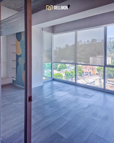 OFICINA EN ARRIENDO CON ESTACIONAMIENTO