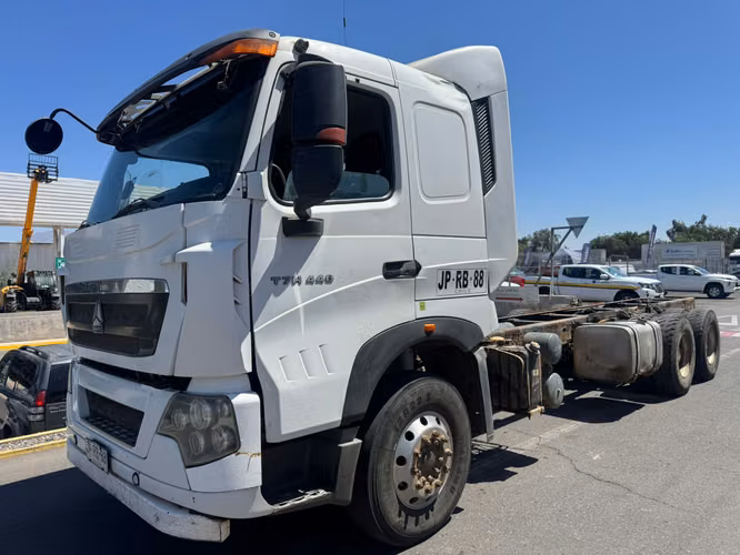 Sinotruck  Chasis Cabinado