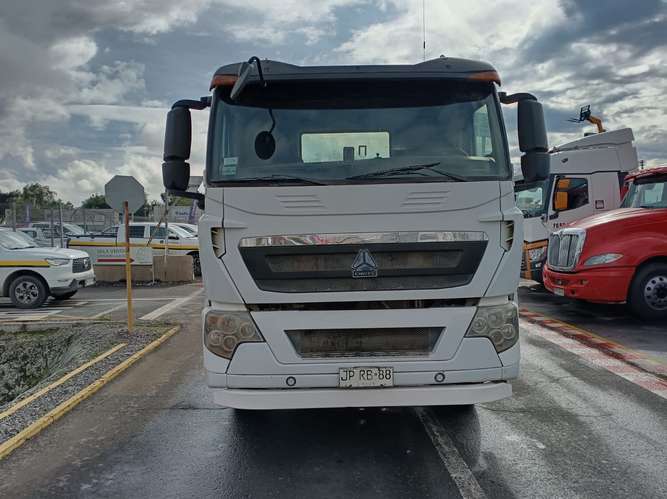 Sinotruck  Chasis Cabinado - Imagen 2