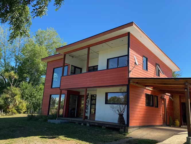 Parcela de 5030m2 con dos casas y piscina en Condominio Los Robles de Cayumapu , Valdivia