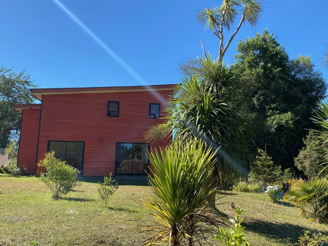 Parcela de 5030m2 con dos casas y piscina en Condominio Los Robles de Cayumapu , Valdivia