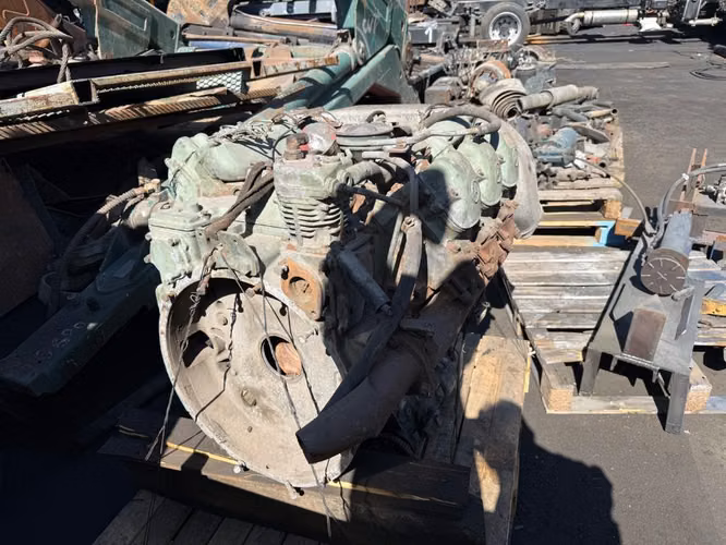 Motor V 6 Mercedes de camión - Imagen 3