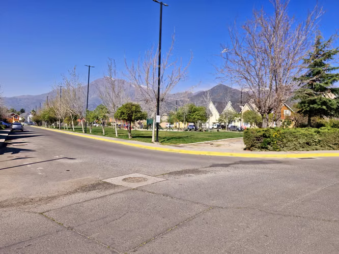 Acogedora propiedad aislada en condominio Jardines de las Vizcachas - Imagen 4