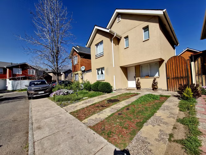 Acogedora propiedad aislada en condominio Jardines de las Vizcachas