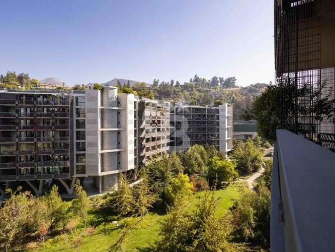 Diseño  Javiera Bravo Santander y Parque de Juan Grimm