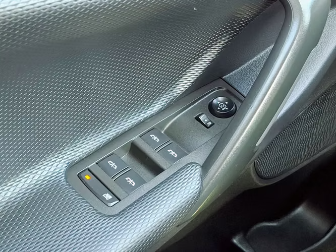 Chevrolet Tracker 1.2T LTZ R 4X2 AT 5P 2025 - Imagen 11
