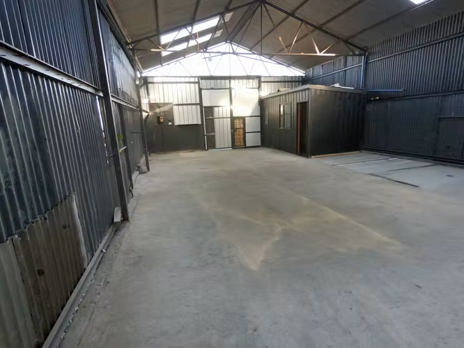 Arriendo Bodega con oficina en zona central Valdivia