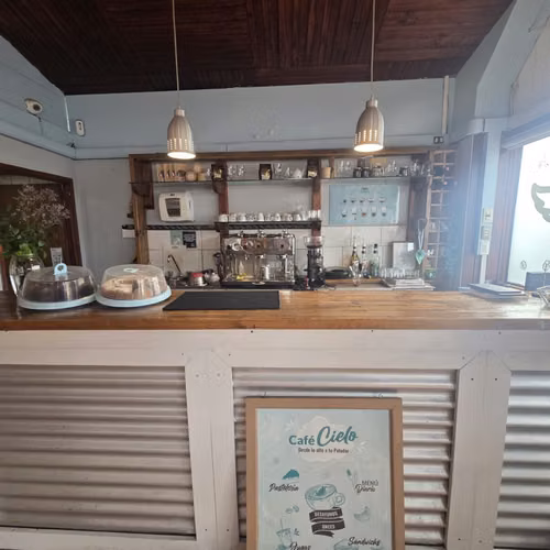 Derecho a LLave Café Restaurant Viña del Mara