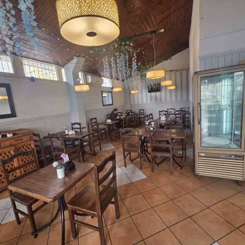 Derecho a LLave Café Restaurant Viña del Mara