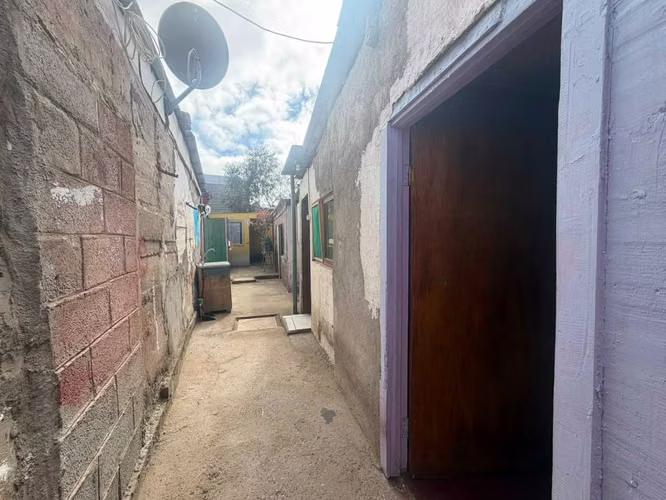 Venta Casa 200m2: 5 Hab, 2 Baños y Parking (148686)