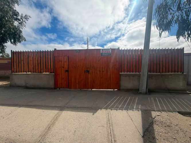 Venta Casa 200m2: 5 Hab, 2 Baños y Parking (148686)