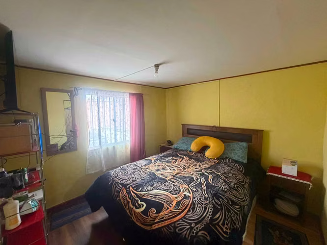 Venta Casa 200m2: 5 Hab, 2 Baños y Parking (148686)