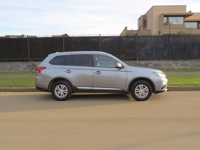 MITSUBISHI OUTLANDER 2019