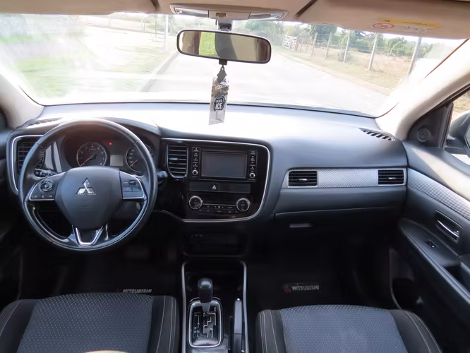 MITSUBISHI OUTLANDER 2019