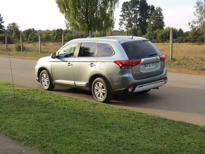 MITSUBISHI OUTLANDER 2019