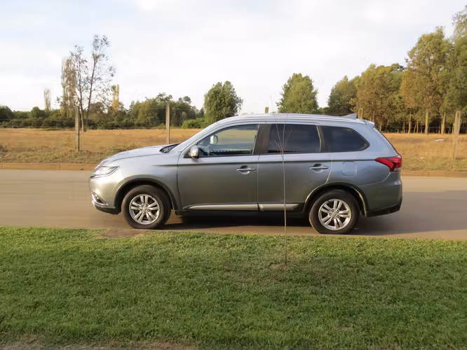 MITSUBISHI OUTLANDER 2019