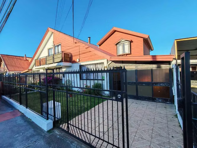 vende Casa Amplia 4D 2B 2E Hualpen (149163)