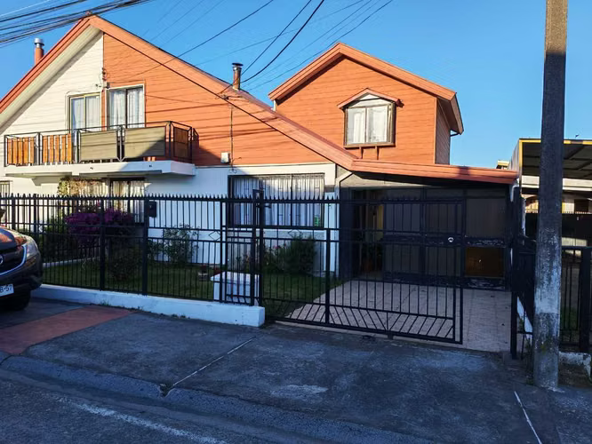 vende Casa Amplia 4D 2B 2E Hualpen (149163)
